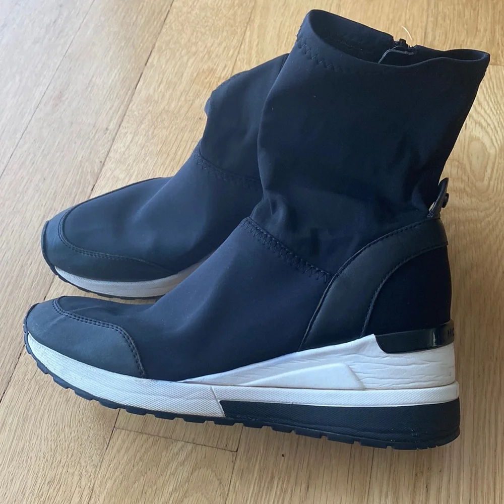 NWT Michael Kors ankle stretchy Womens boots - Picture 1 of 13